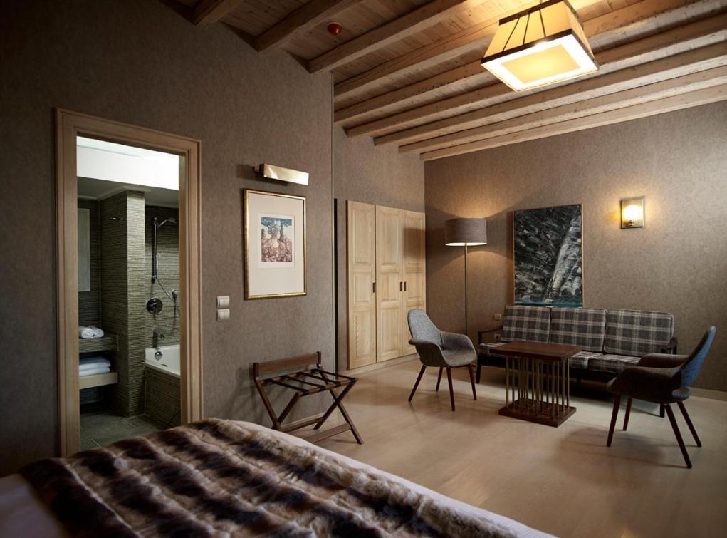 Art Mainalon Hotel Vitina Bilik gambar