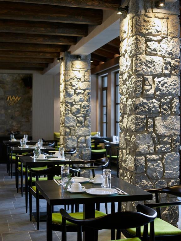 Art Mainalon Hotel Vitina Luaran gambar