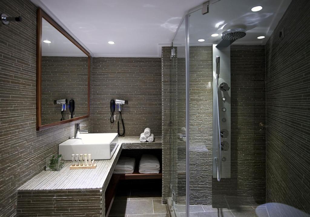 Art Mainalon Hotel Vitina Bilik gambar